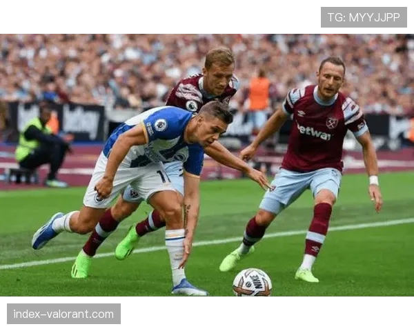 比赛第87分钟,布伦特福德利用角球机会扳平比分 比赛第87分钟,布伦特福德利用角球机会扳平比分